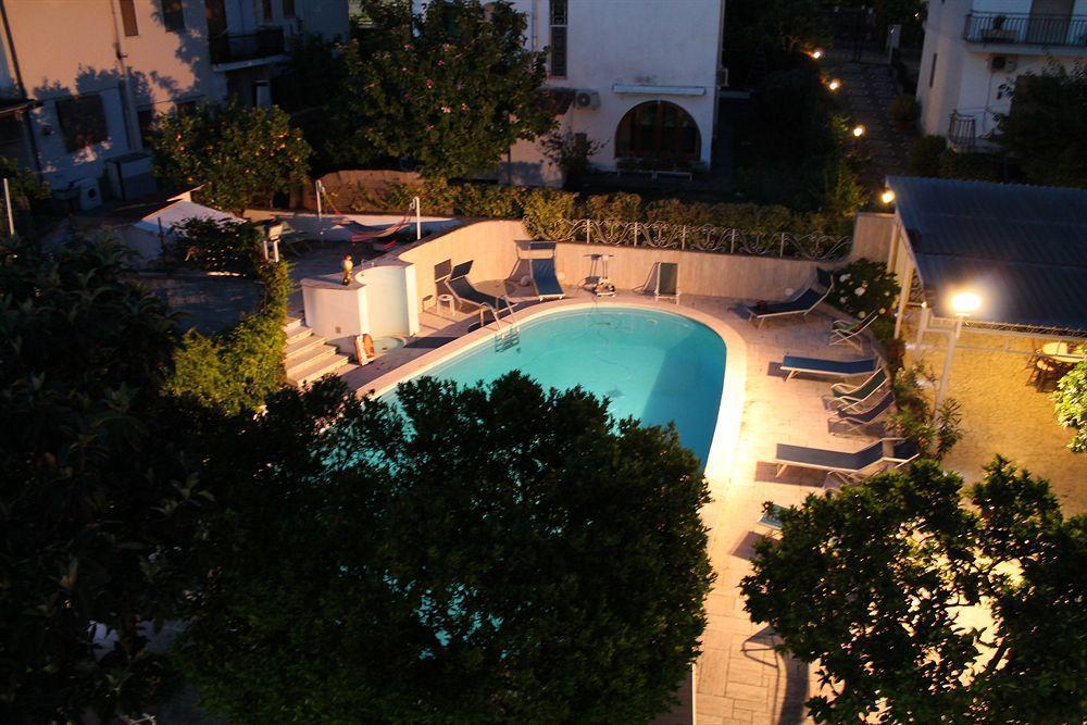 Villa Sorrento Resort Meta Exteriör bild
